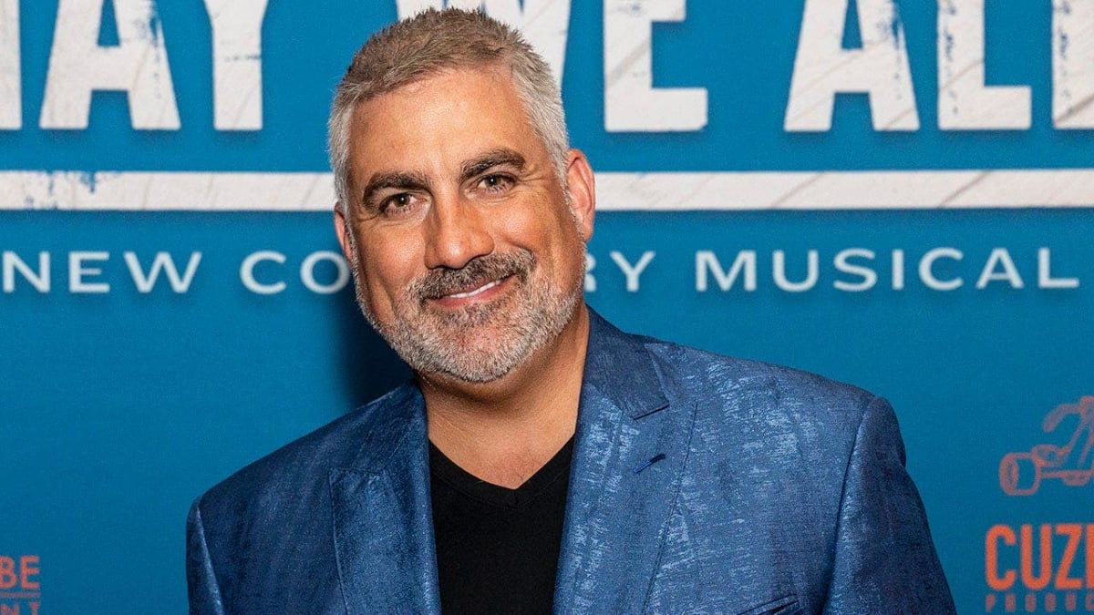 Taylor Hicks smiling at camera, American Idol winner from Birmingham Alabama