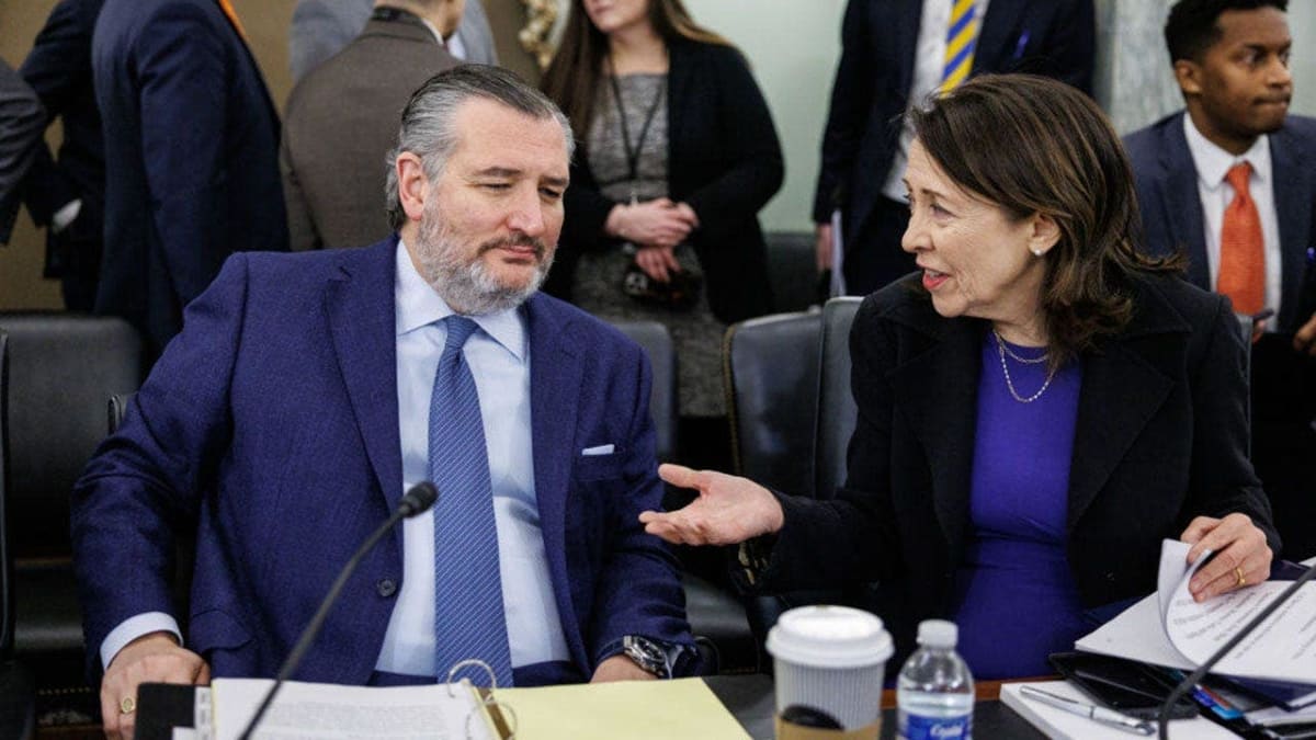 Senators Ted Cruz and Maria Cantwell at Senate Commerce Committee hearing on college athletics legislation
