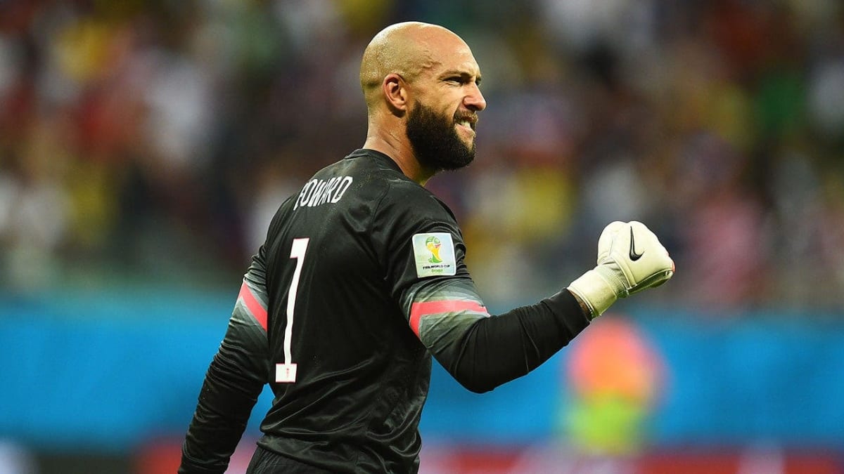 Former USMNT goalkeeper Tim Howard making a save during 2014 World Cup match