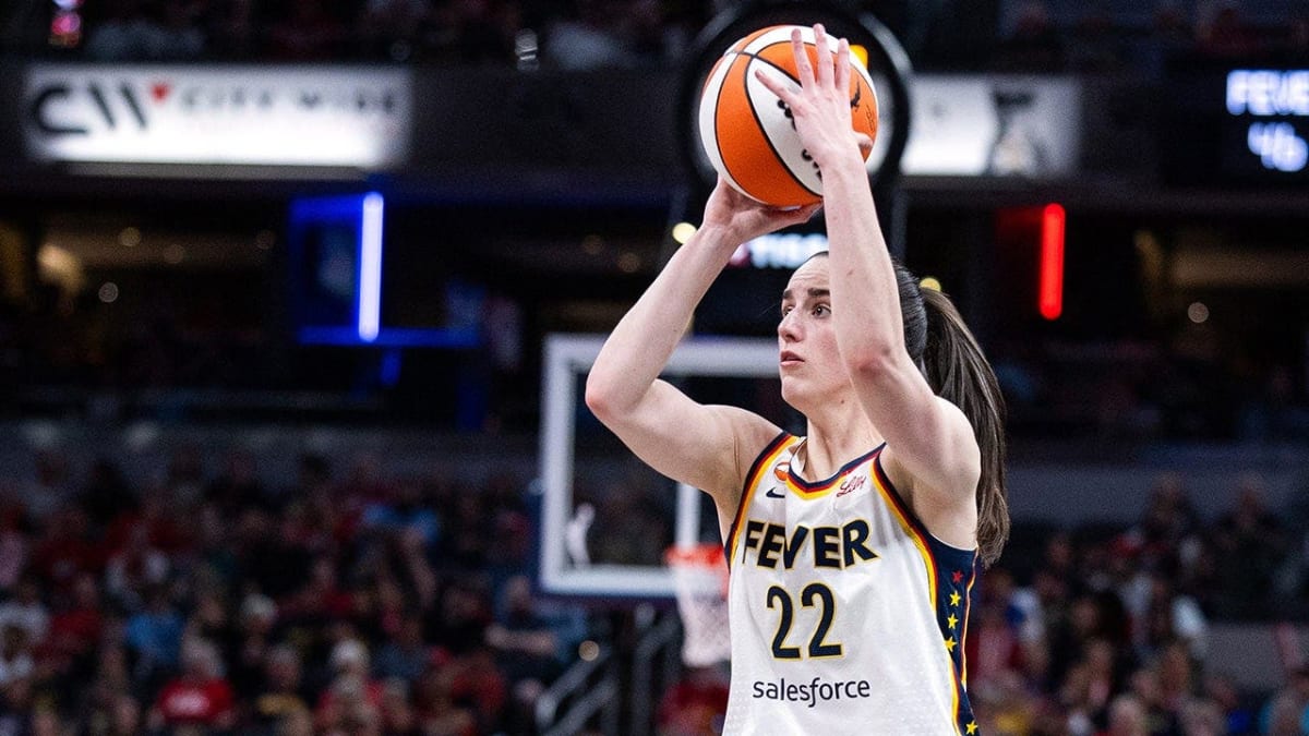 Caitlin Clark shoots basketball in Indiana Fever uniform against Connecticut Sun defenders