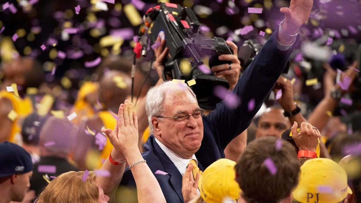 Phil Jackson Gets Lakers Statue for 5 Championships