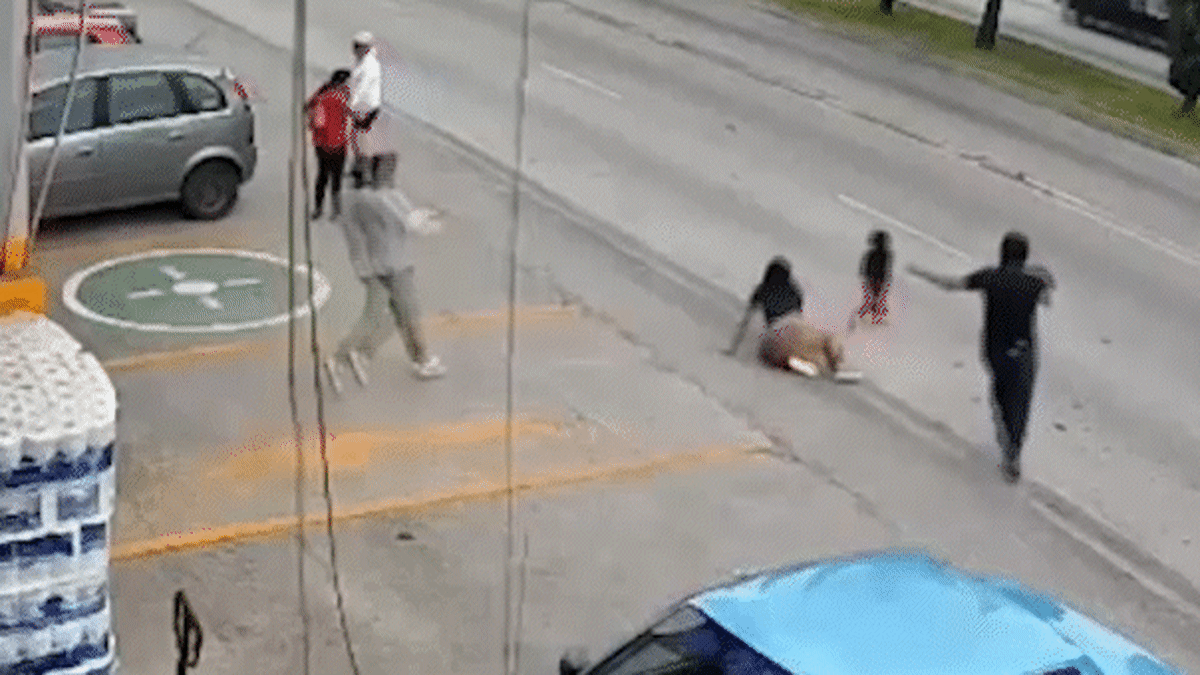 Grocery Manager Saves Toddler Seconds Before Impact in Mexico