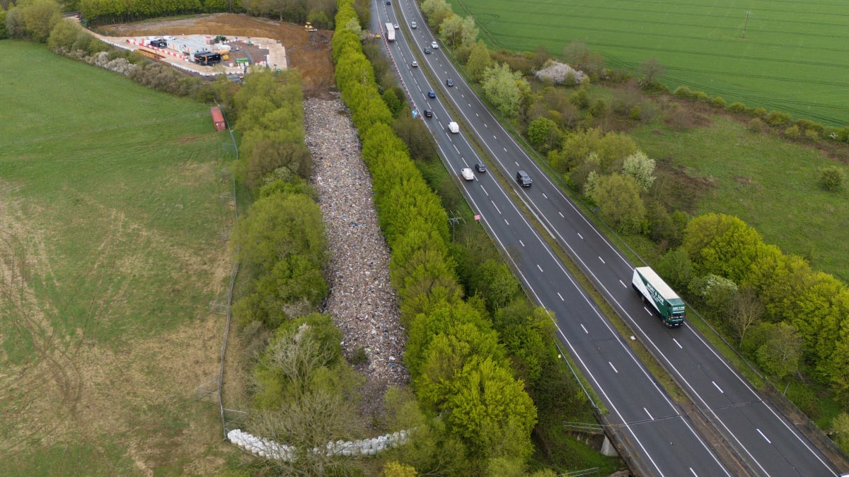 22,000 Tonnes of Illegal Waste Cleared From UK River Site - Image 4