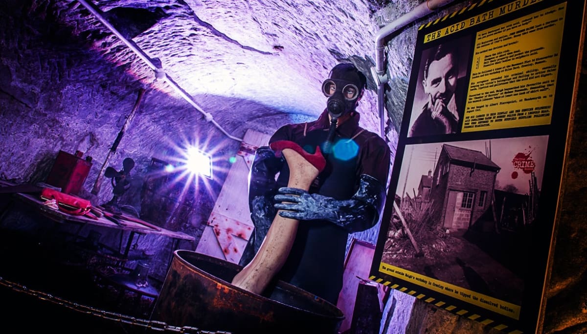 Burglar Poses for His Own Mugshot at Crime Museum - Image 4