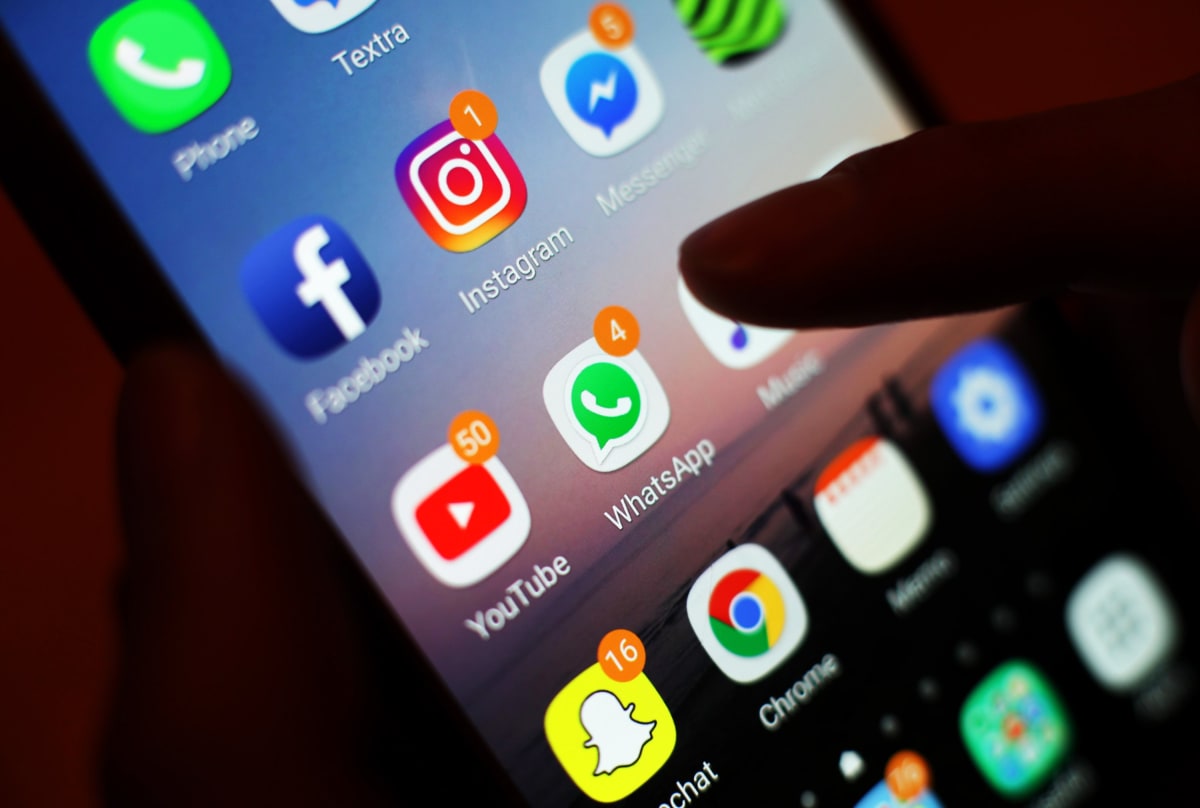 Schools Ban Phones With Lockable Pouches, Students Focus More - Image 3