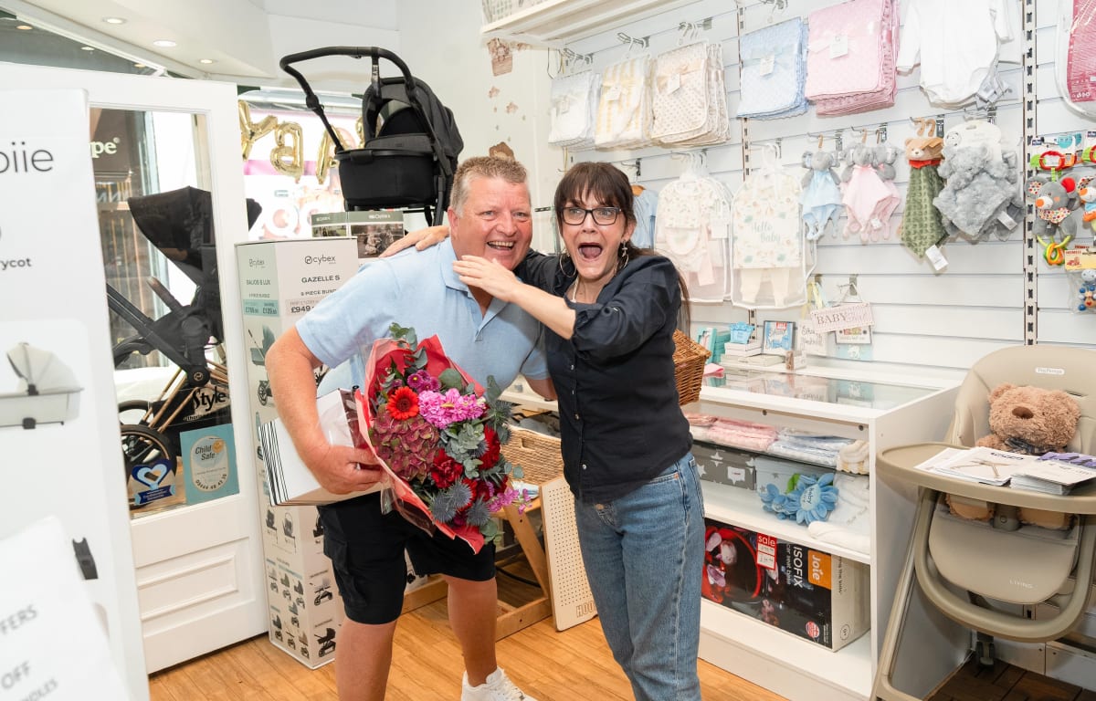 Lottery Winner Returns to Old Job to Share the Joy - Image 2