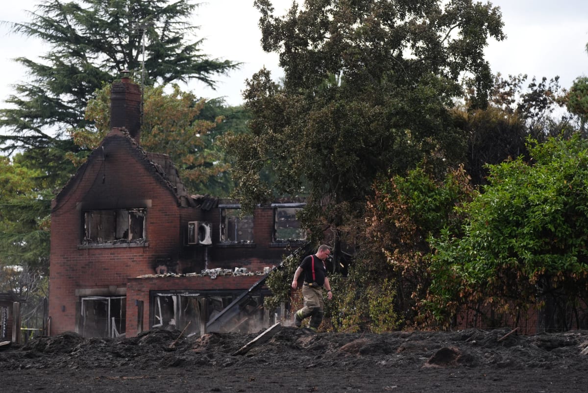 UK PM Vows Climate Action After Devastating Wildfires - Image 5