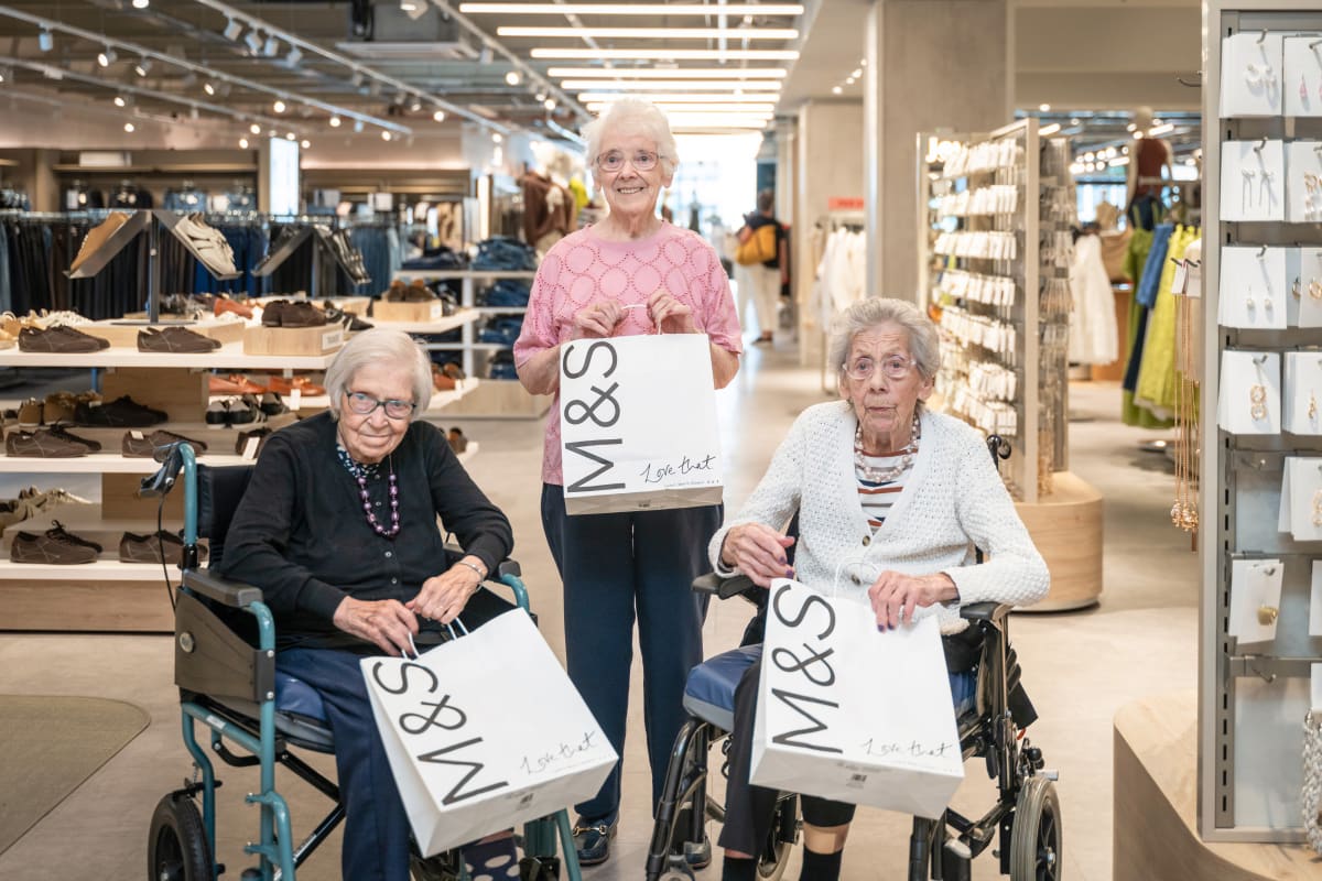 101-Year-Old Gets VIP Treatment at Favorite Store - Image 2