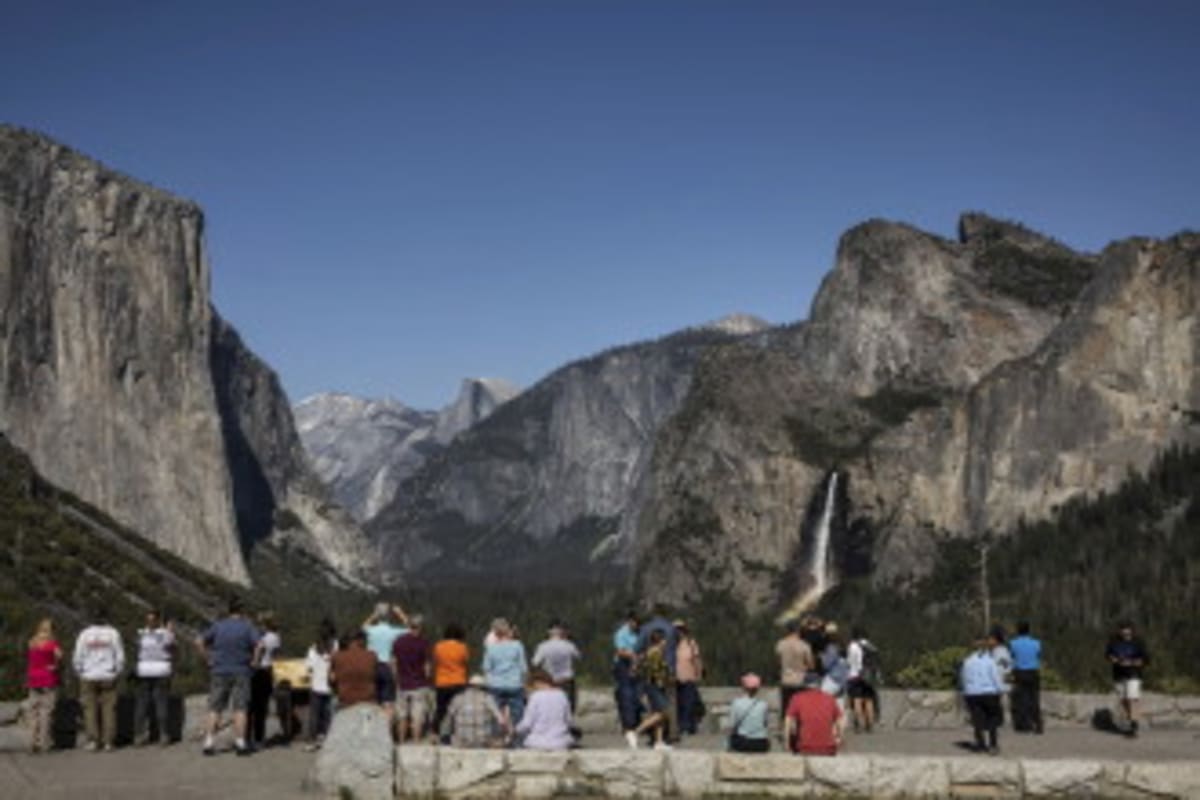 Minnesota Candidate Attempts 13,000 Handshakes in 8 Hours - Image 3