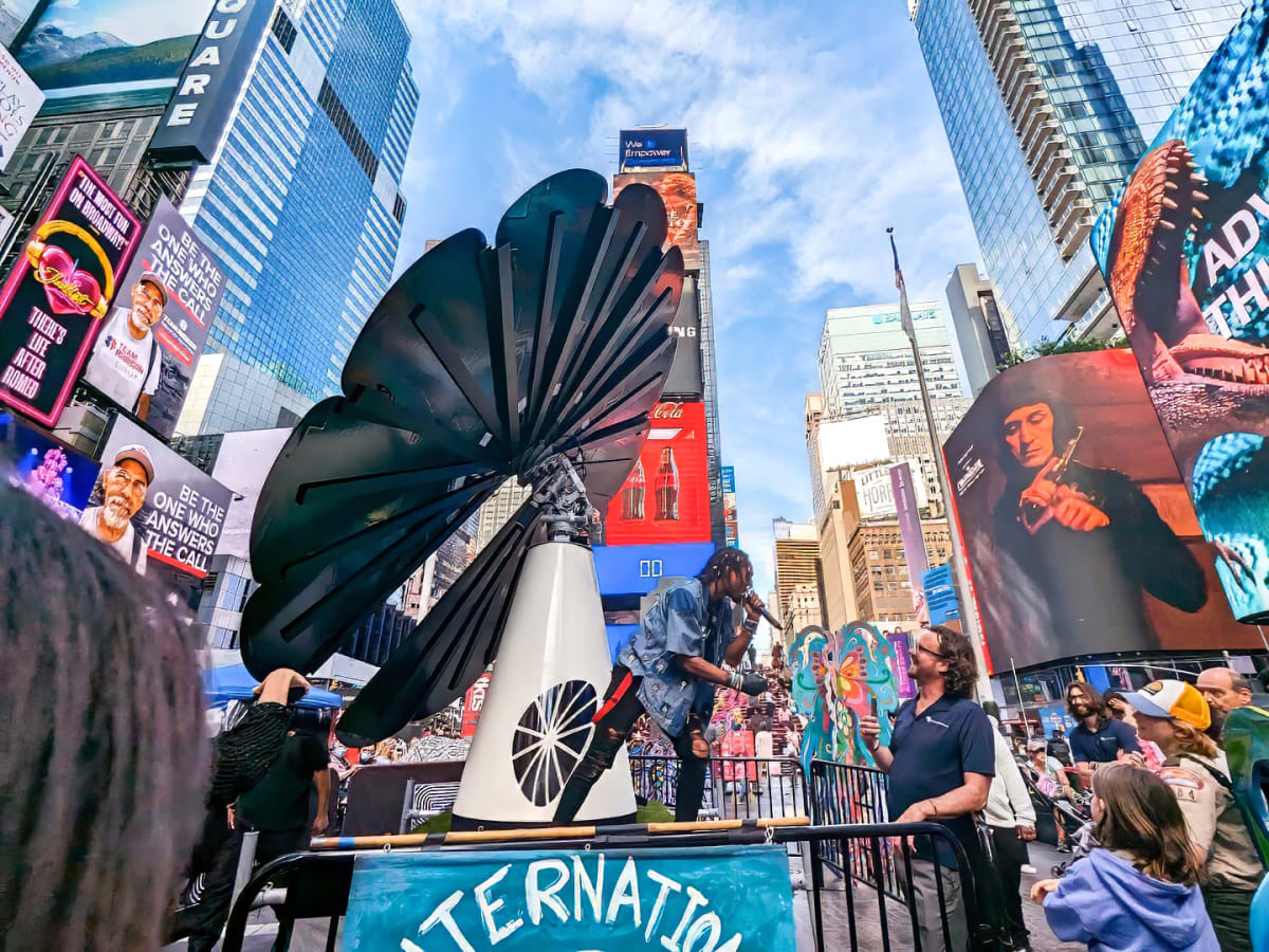 Musician Powers 963 Concerts With Batteries and Solar Energy - Image 2