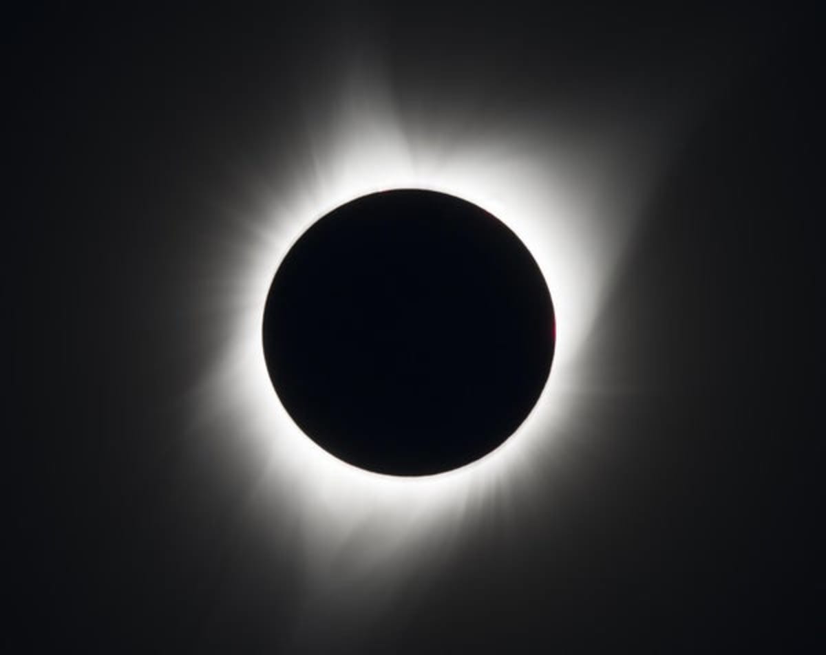 Artemis II Astronauts See 57-Minute Total Solar Eclipse - Image 2