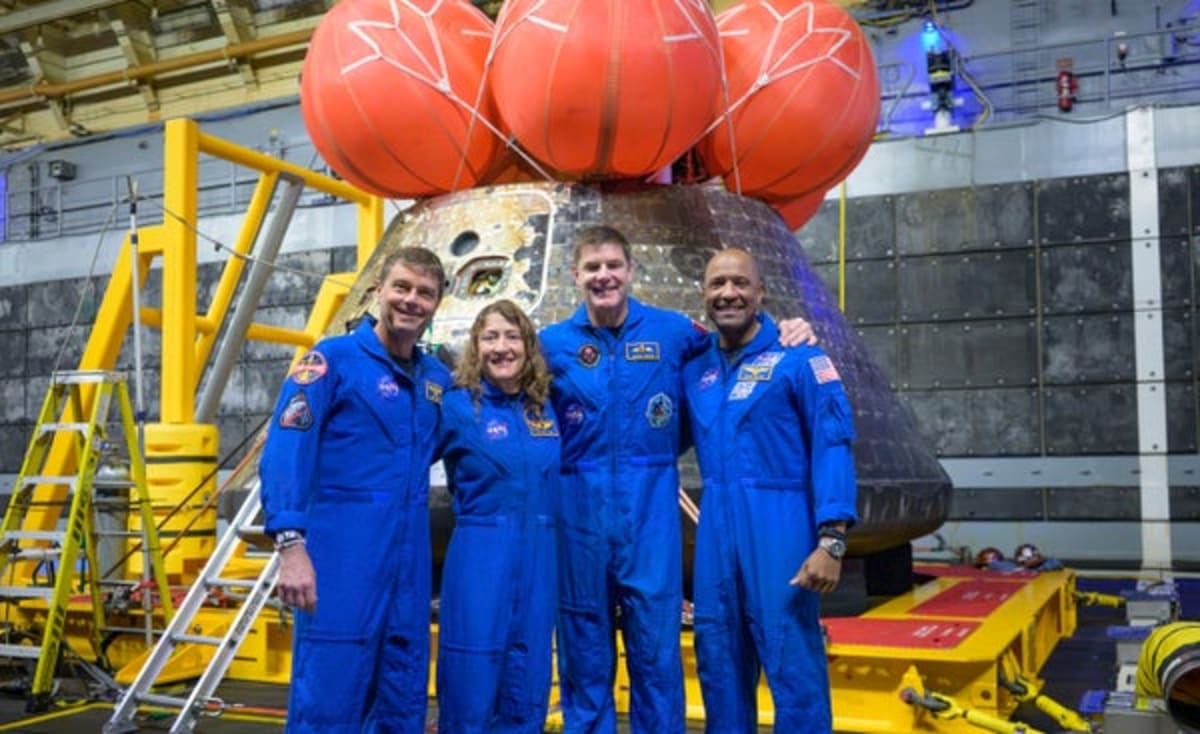 NASA's Artemis II Crew Thanks World After Historic Moon Trip - Image 2