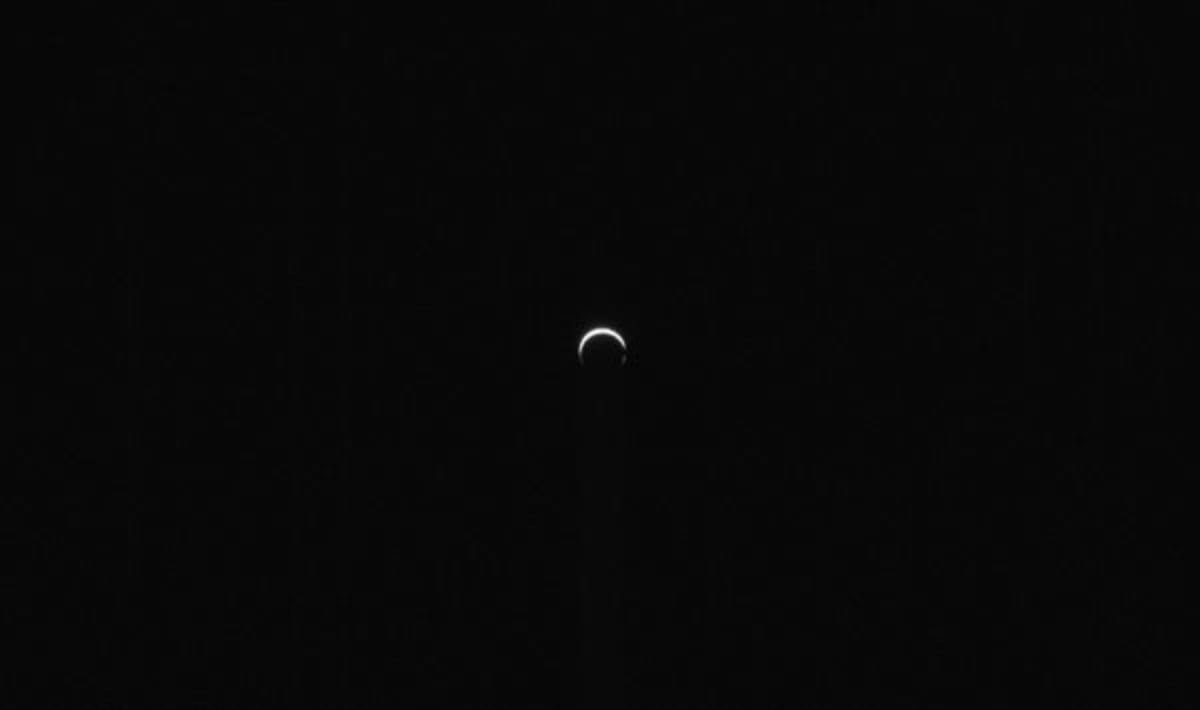 NASA's Psyche Spacecraft Captures Stunning Mars Crescent Views - Image 2