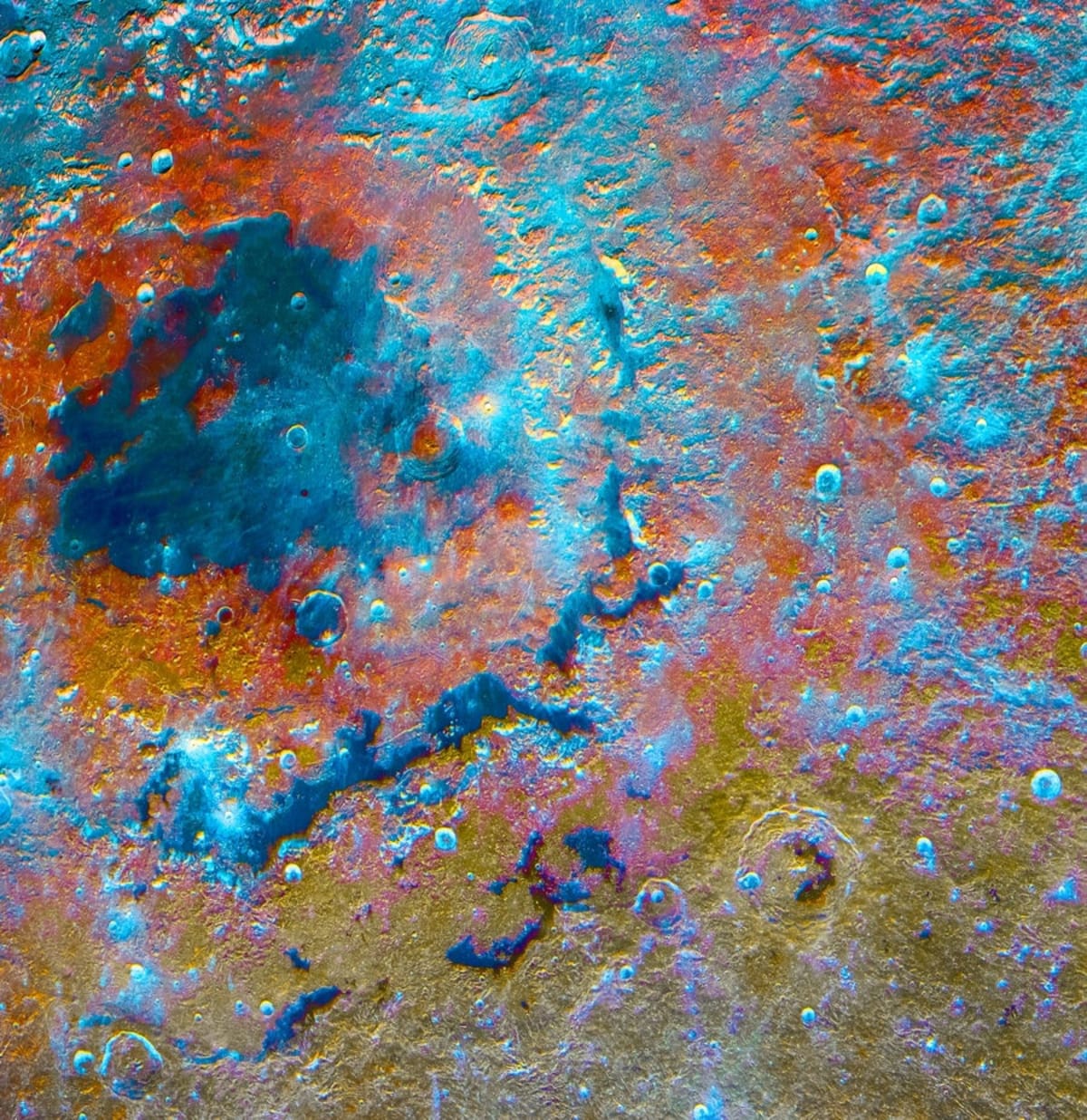 Artemis II Photos Reveal Moon's Hidden Rainbow of Minerals - Image 5