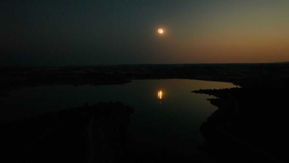 Drone Captures Stunning 4K Eclipse Time Lapse Over Spain - Image 2