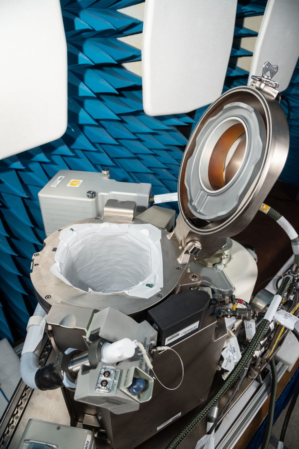 NASA's Artemis II Gets Moon-Ready Toilet With a Door - Image 3