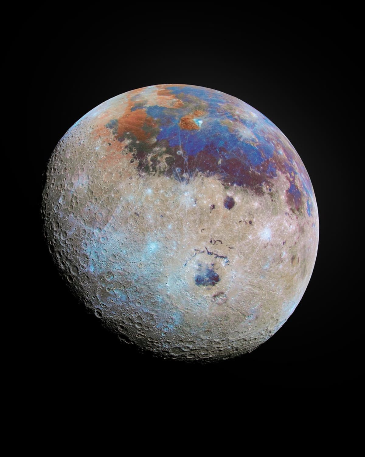 Artemis II Photos Reveal Moon's Hidden Rainbow of Minerals - Image 3
