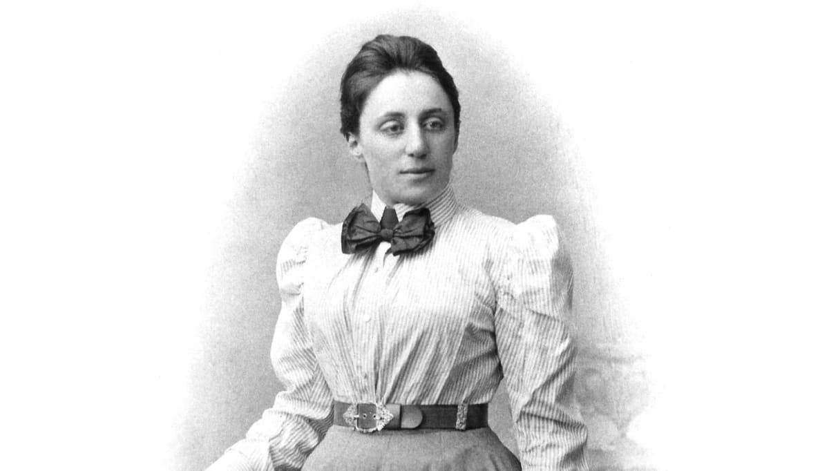Black and white portrait photograph of mathematician Emmy Noether from around 1900