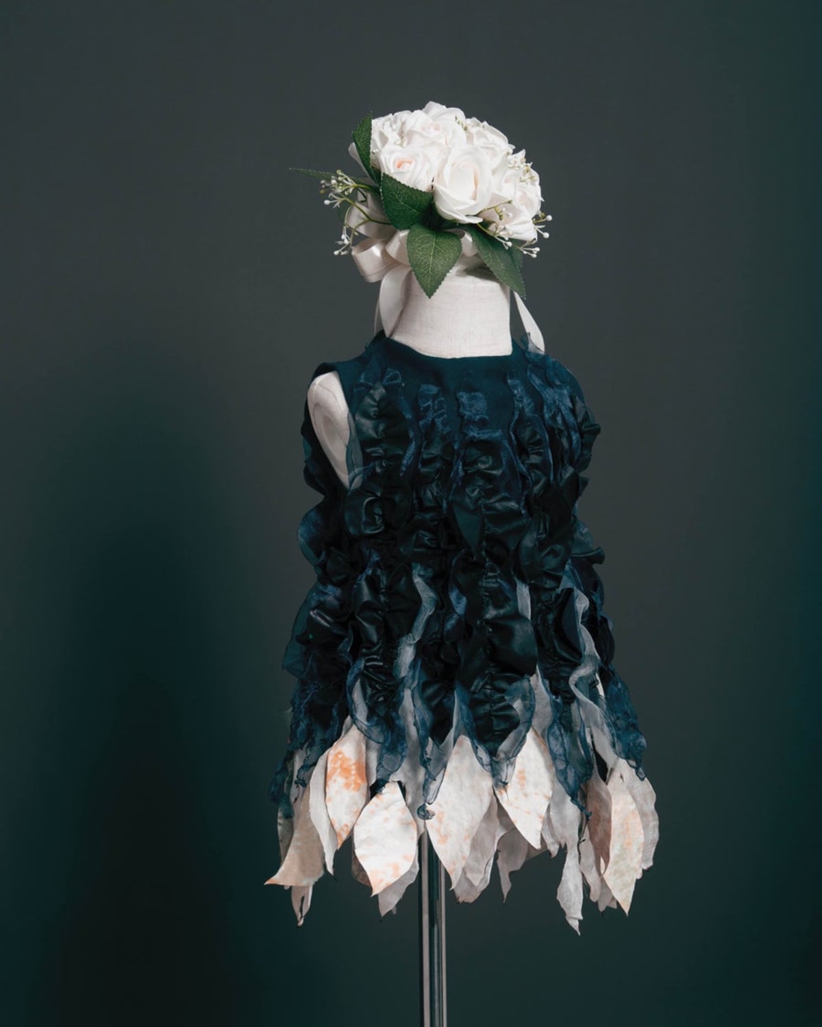 Living Fungus Fabric Heals Itself and Fights UV Rays - Image 3