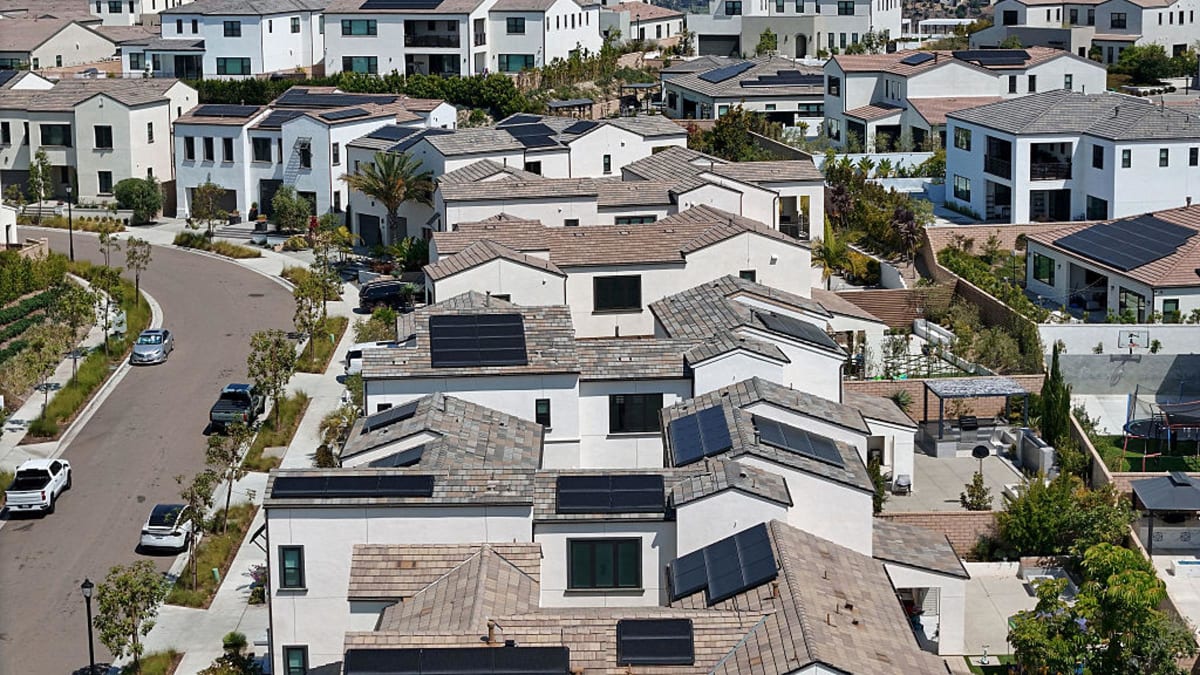 Americans Turn to Solar as Energy Crisis Drives Independence