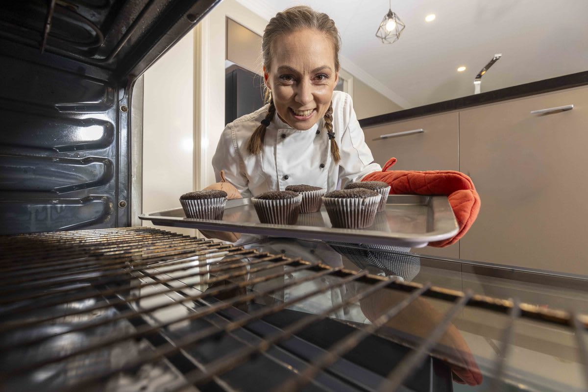 Teacher's Gingerbread Hobby Becomes Top 5 Wedding Cake Biz - Image 5