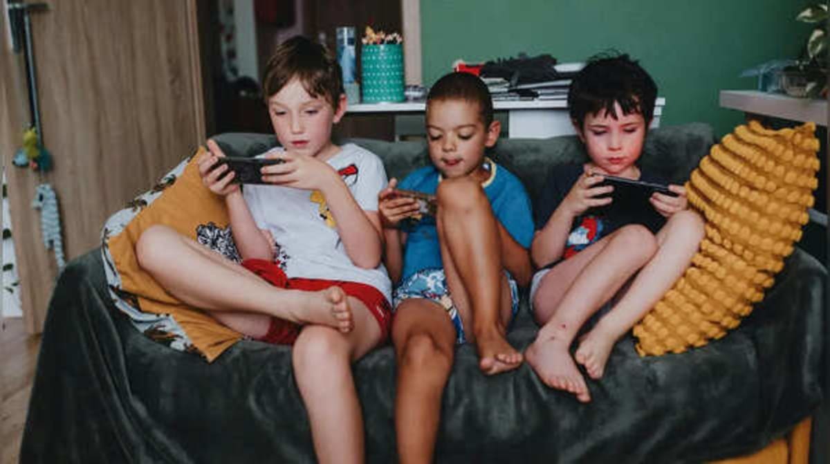 8 Ways Parents Cut Kids' Screen Time Without Drama - Image 2
