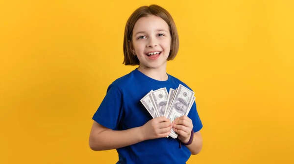 5 Money Lessons Parents Are Teaching Kids at Home - Image 2