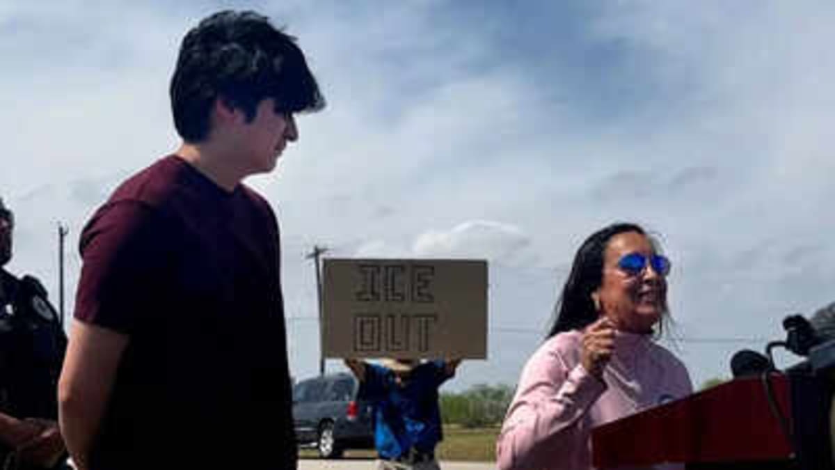 Texas Mariachi Brothers Reunited After Weeks in Custody - Image 2