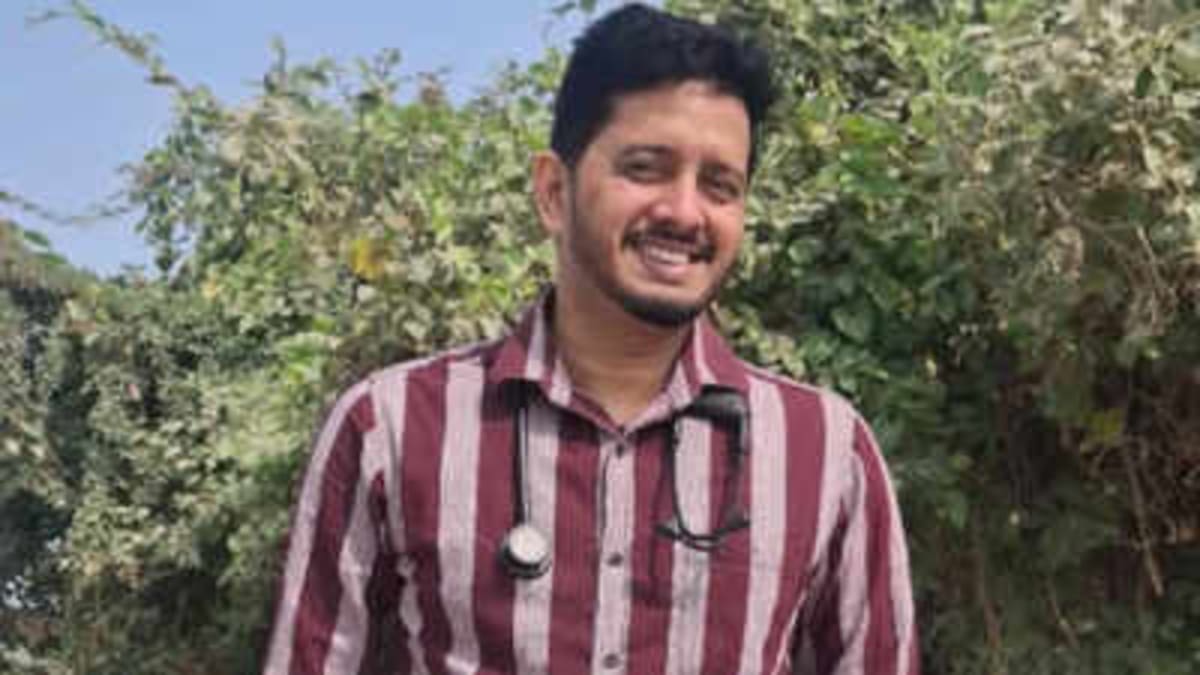 Bihar Doctor Treats 50,000 Patients Free After Loss - Image 2