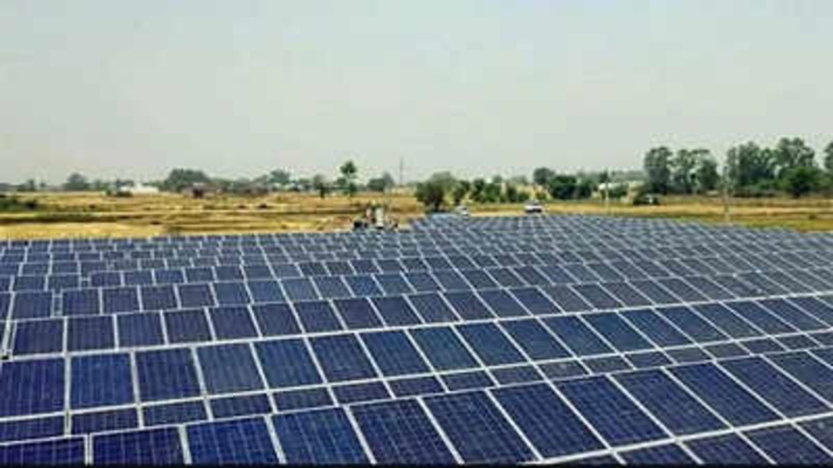 India's Solar Boom Cuts Fossil Fuel Use for First Time - Image 2