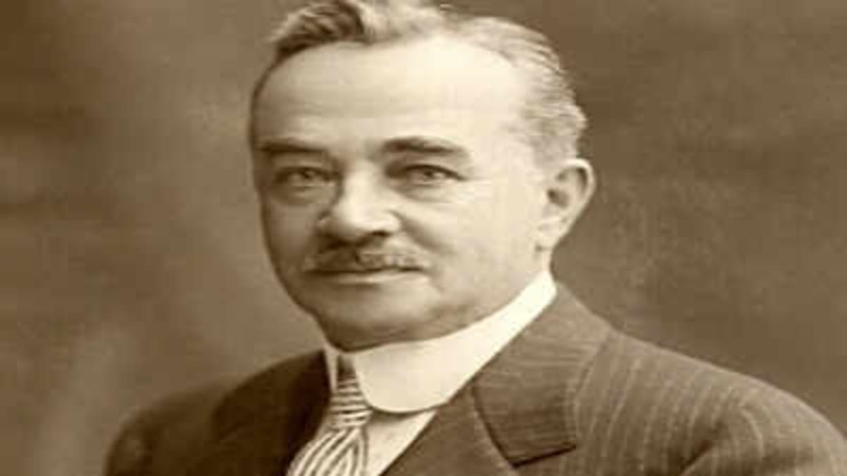 1893 Fair Sparked Hershey's Chocolate Revolution - Image 2