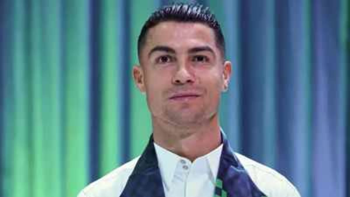 Ronaldo Invites Young Earthquake Survivor to Match - Image 2