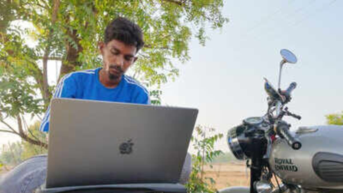 Former Food Delivery Rider Now Earns ₹1 Crore Writing - Image 2