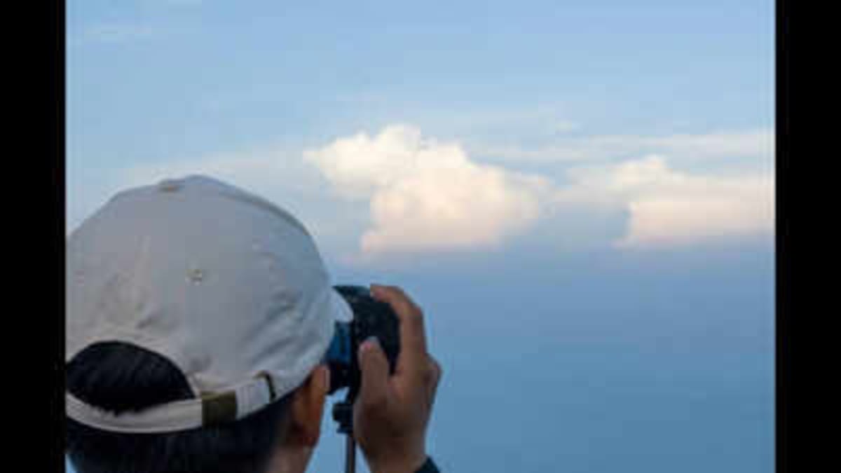 23-Year-Old Paid $10K to Watch Clouds on Chinese Mountain - Image 3