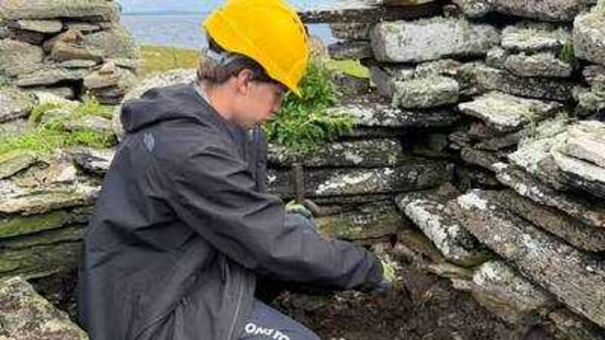 Students Uncover 1,000-Year-Old Viking Church in Scotland - Image 2