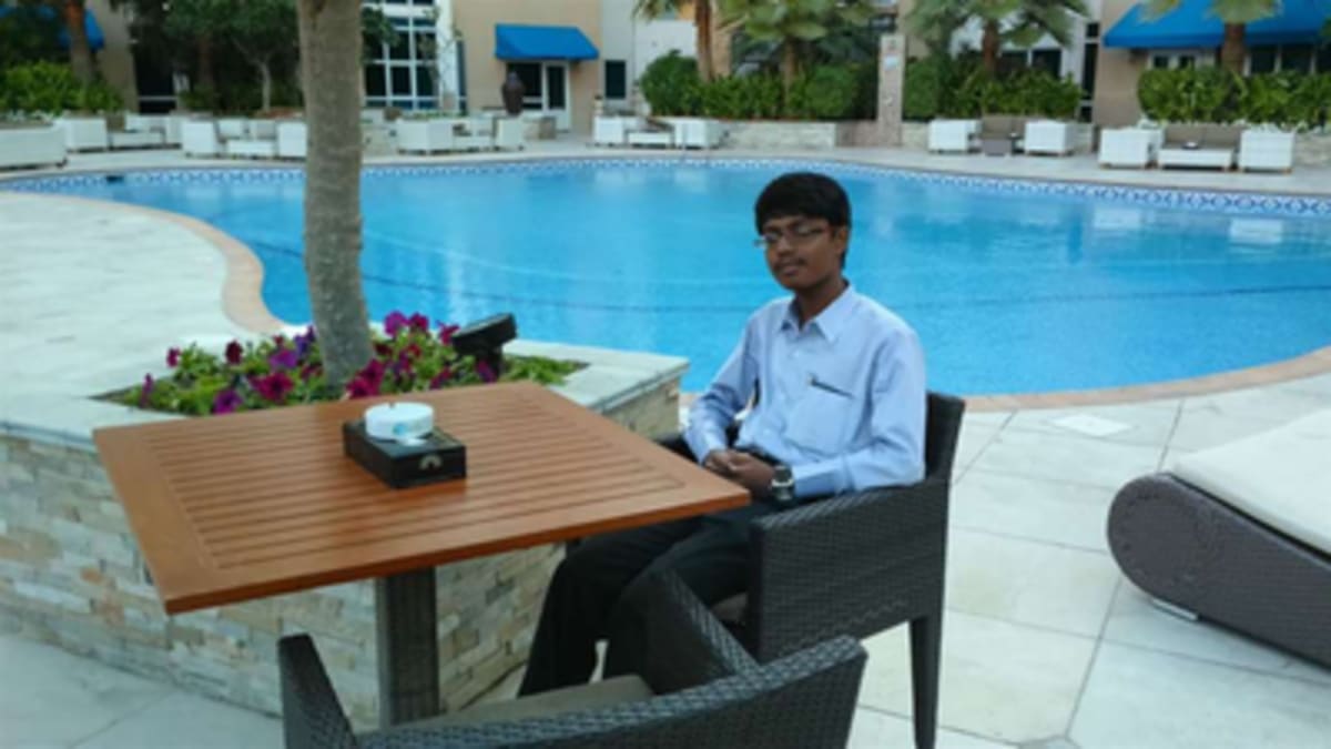 Teen Turns Banana Leaves Into Plates for 1 Cent Each - Image 3