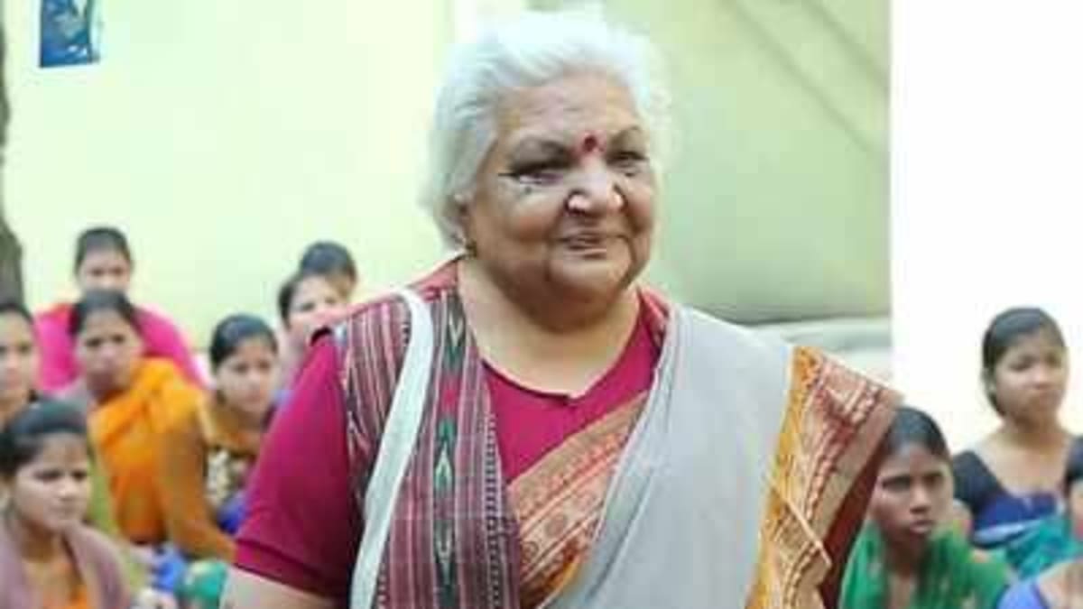 75-Year-Old Powers 50 Homes from Her Zero-Waste House - Image 2