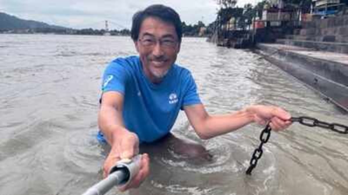 Japan's Ambassador Takes 3 Dips in Holy Ganga River - Image 2