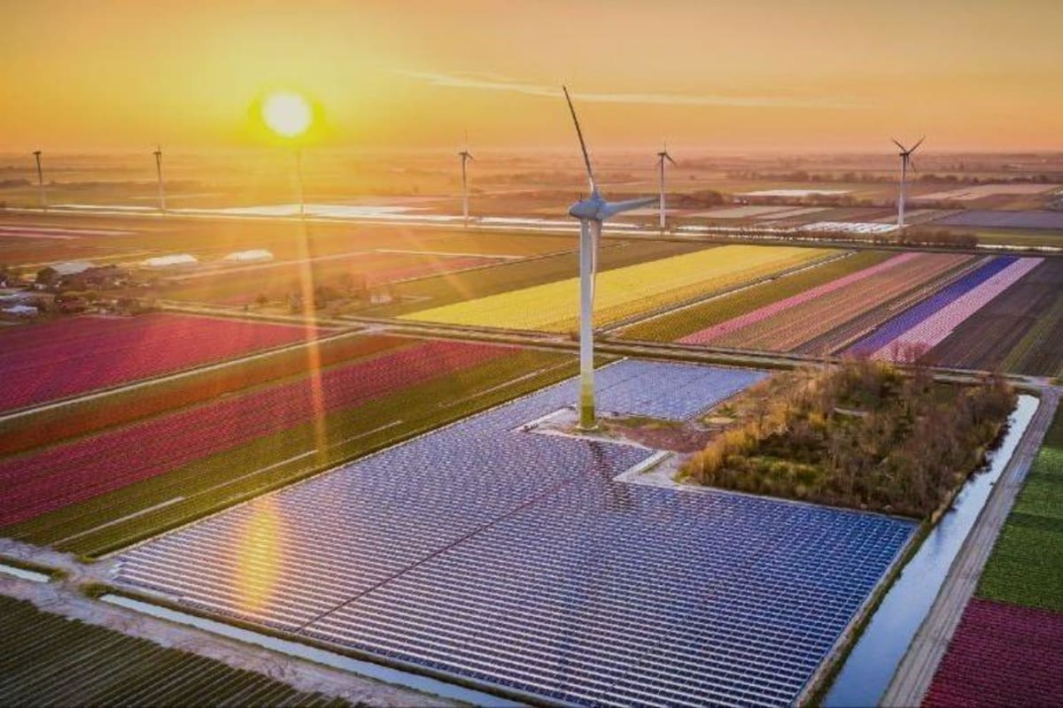 Renewable Energy Hits Record: 692 GW Added in 2025