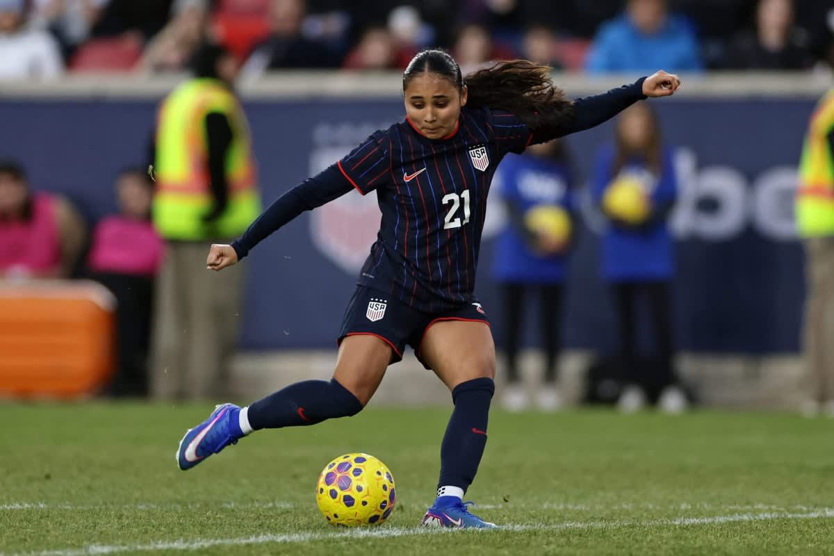 Alyssa Thompson celebrates after scoring the winning goal for USWNT against Colombia