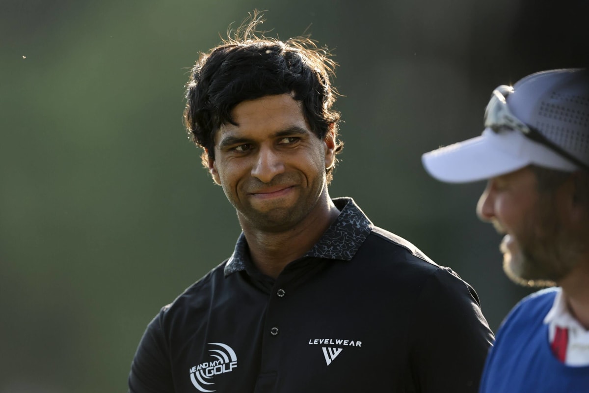 Englishman Wins First Major Using Iron Covers and Rain Gloves - Image 5