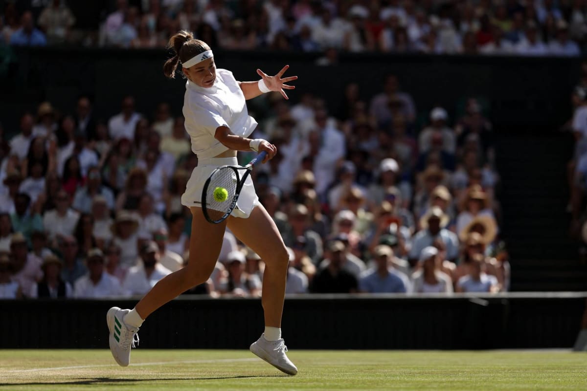 Czech Star Nosková Wins Wimbledon at 21 - Image 4