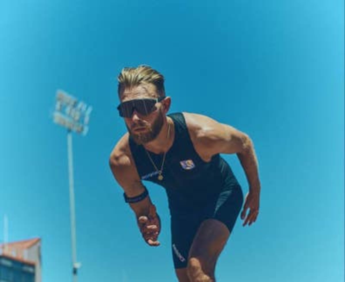 Josh Kerr Breaks 1999 Mile World Record in 3:42.66 - Image 3