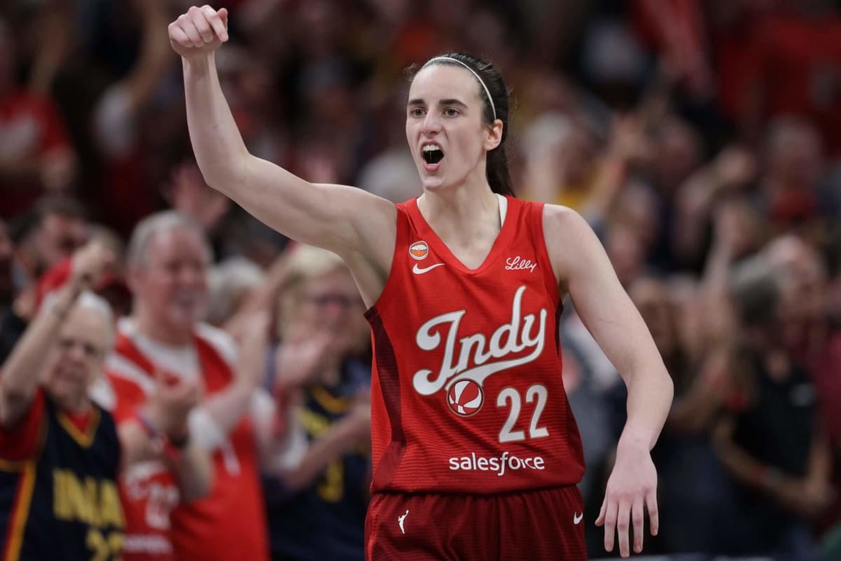 Caitlin Clark Scores 45, First to Hit 40-10 in WNBA - Image 4