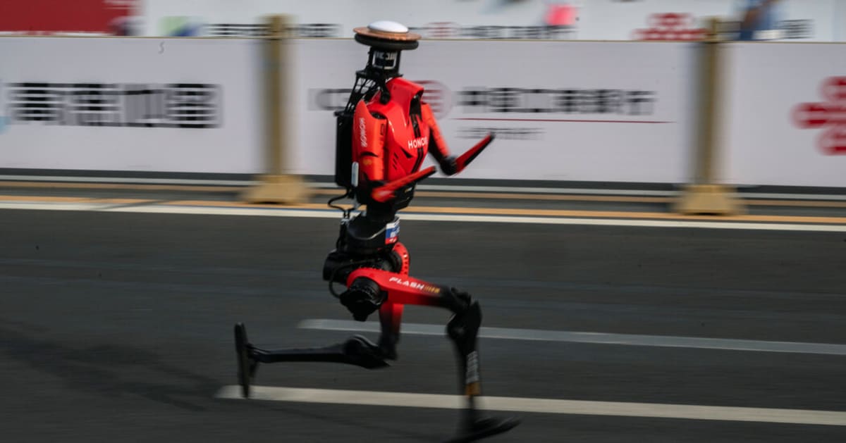 Robot Lightning Runs Half-Marathon in Record 50 Minutes