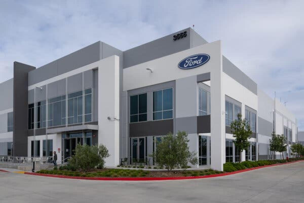 Ford's $30K Electric Truck Arrives Next Year - Image 2