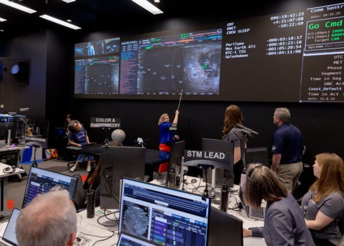 Four Astronauts Break 53-Year Space Distance Record - Image 5