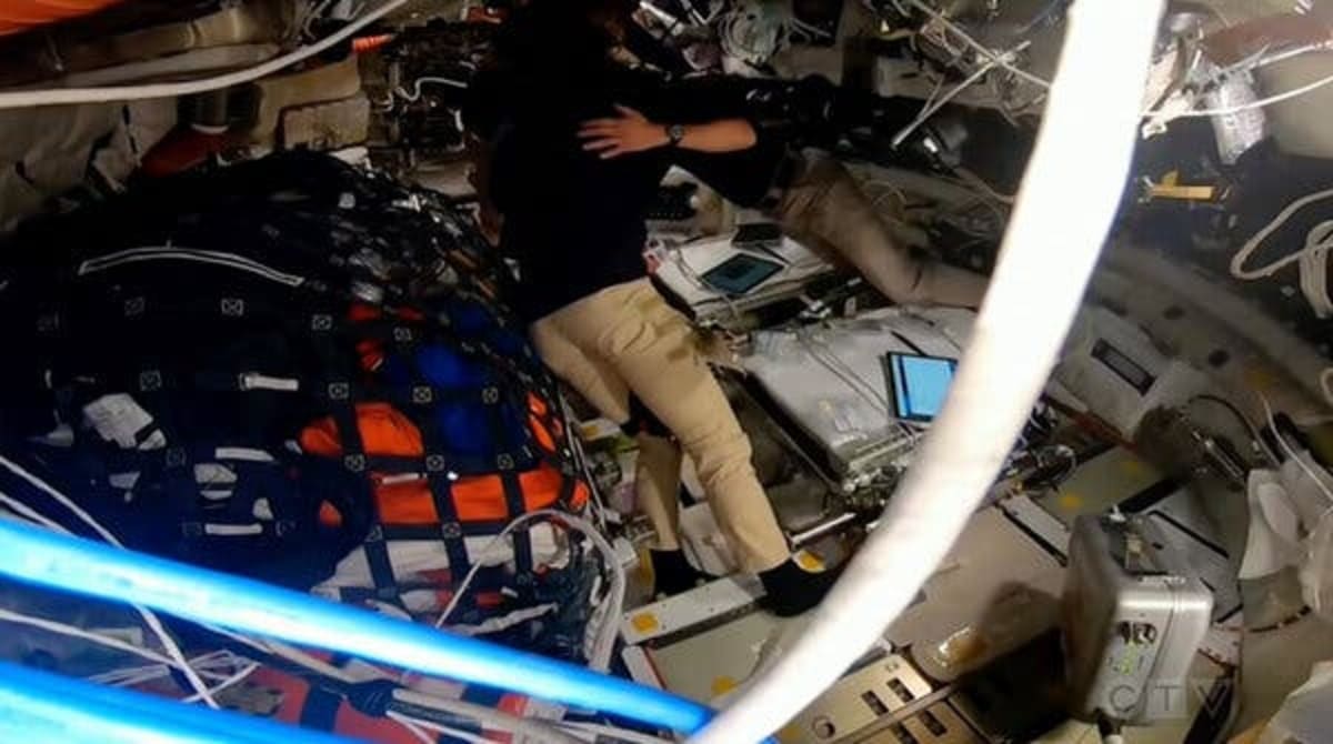 Four Astronauts Break 53-Year Space Distance Record - Image 3