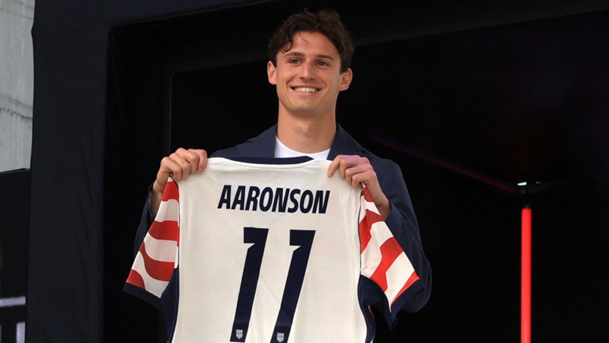 US soccer midfielder Brenden Aaronson playing for the national team during World Cup preparation