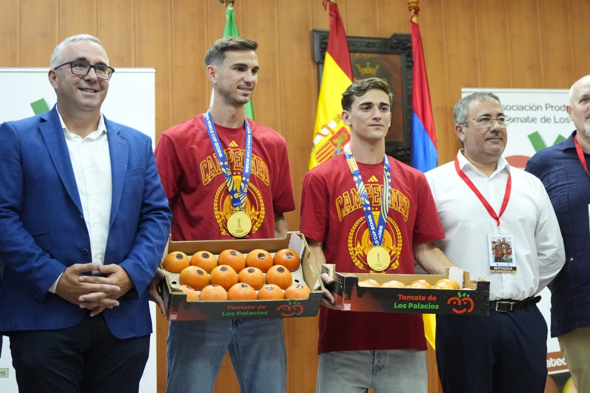 Spanish footballers Fabián Ruiz and Gavi receiving tomatoes at city hall celebration in Andalusia